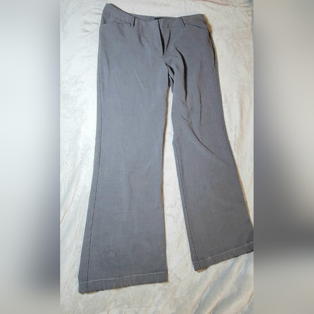 Star City Grey, wide leg trousers in size 13. Includes pockets and belt loops.